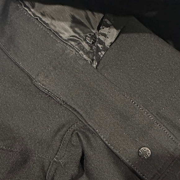 Liverpool Black Ankle Pants - Picture 4 of 9